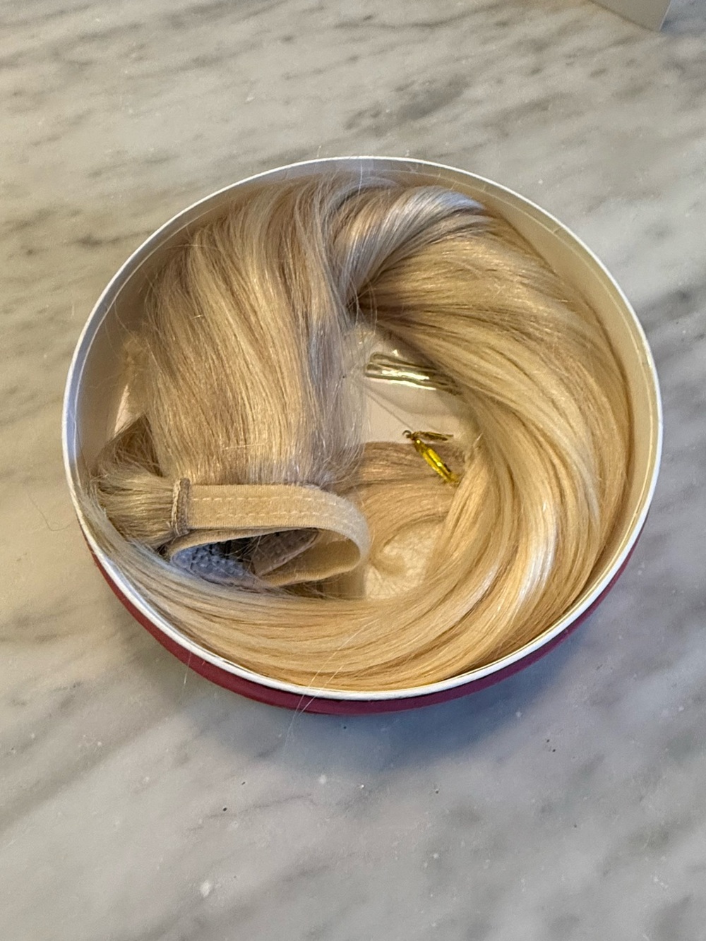 Luxy 16 inch Blonde Balayage Ponytail Clip In Extension - Picture 10 of 14